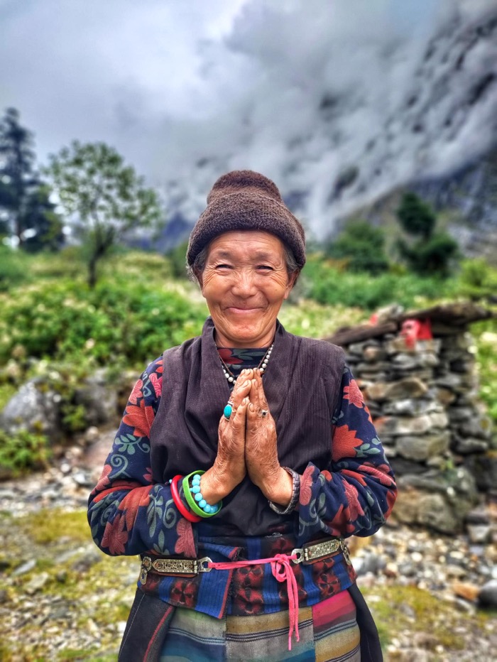 Old lady near hinang monastery